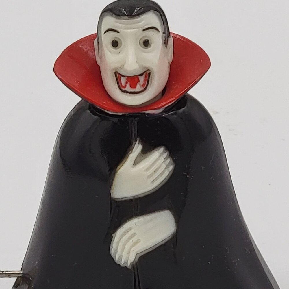 Vintage Dracula Wind-Up Toy Figurine  Classic Halloween-Themed Collectible - Picture 6 of 9